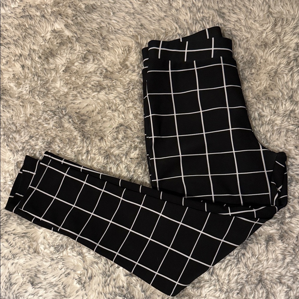 Black and White Grid Pattern Pants
